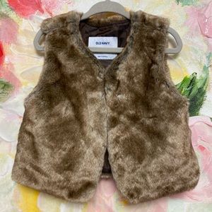Old Navy Faux Fur Vest : 3T